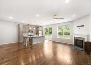 72 Magnolia Pk Rd in Middletown, NY - Foto de edificio - Building Photo