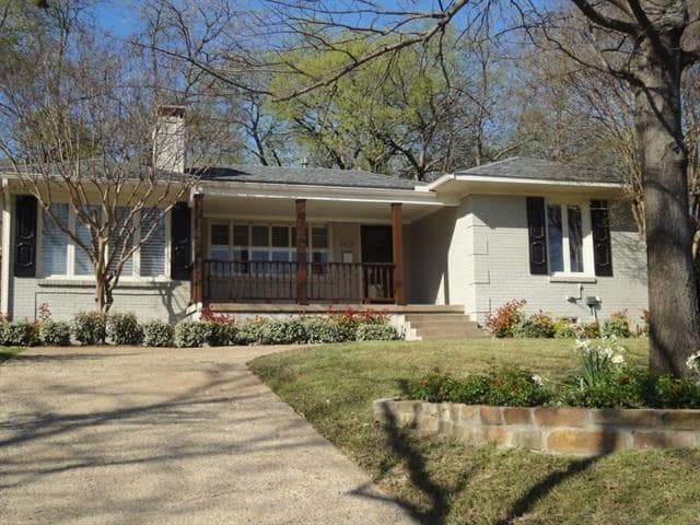property at 6831 La Vista Dr