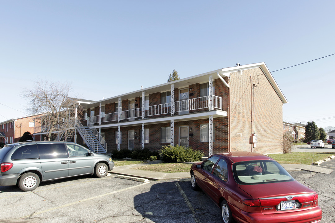 8309-8327 Prestonview Ln in Louisville, KY - Building Photo