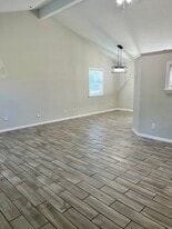 3311 Crestmeadow Dr in Pasadena, TX - Building Photo