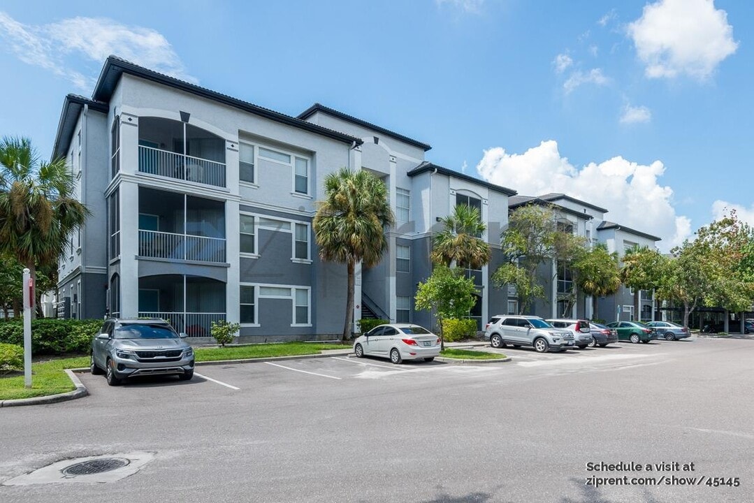 5813 Legacy Crescent Pl in Riverview, FL - Building Photo