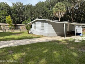 1104 Harmony Dr N in Jacksonville, FL - Foto de edificio - Building Photo
