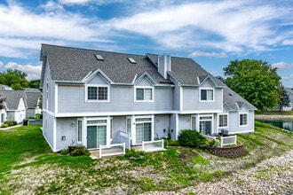 Crystal Bay Townhomes in Rochester, MN - Foto de edificio - Building Photo