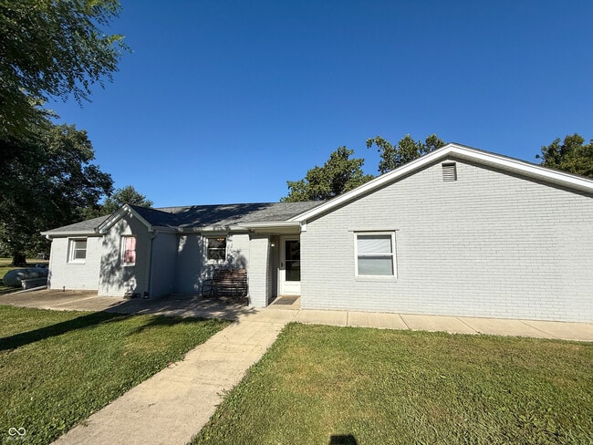 property at 902 E Bunker Hill Rd