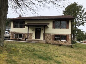 105 Flagg Ct in Christiansburg, VA - Building Photo