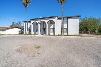 221 Mary Lou Dr in Del Rio, TX - Building Photo - Building Photo