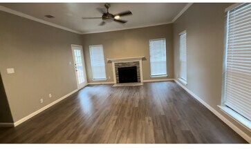 11839 Parliament St in San Antonio, TX - Foto de edificio - Building Photo