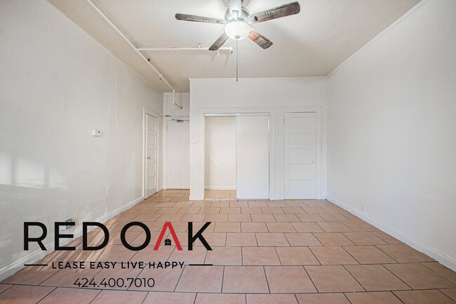 1000 S Grand View St in Los Angeles, CA - Foto de edificio - Building Photo