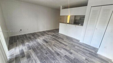 410 S Park Rd in Hollywood, FL - Foto de edificio - Building Photo