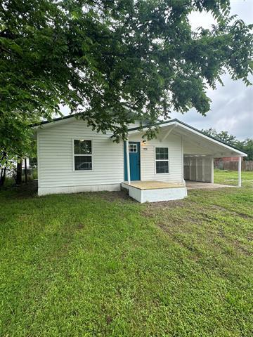 104 N Main St in Blooming Grove, TX - Foto de edificio - Building Photo