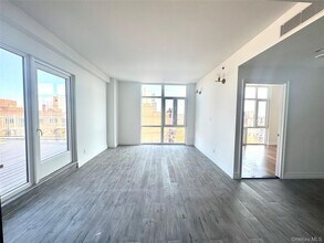 65-18 Austin St in Queens, NY - Building Photo - Building Photo