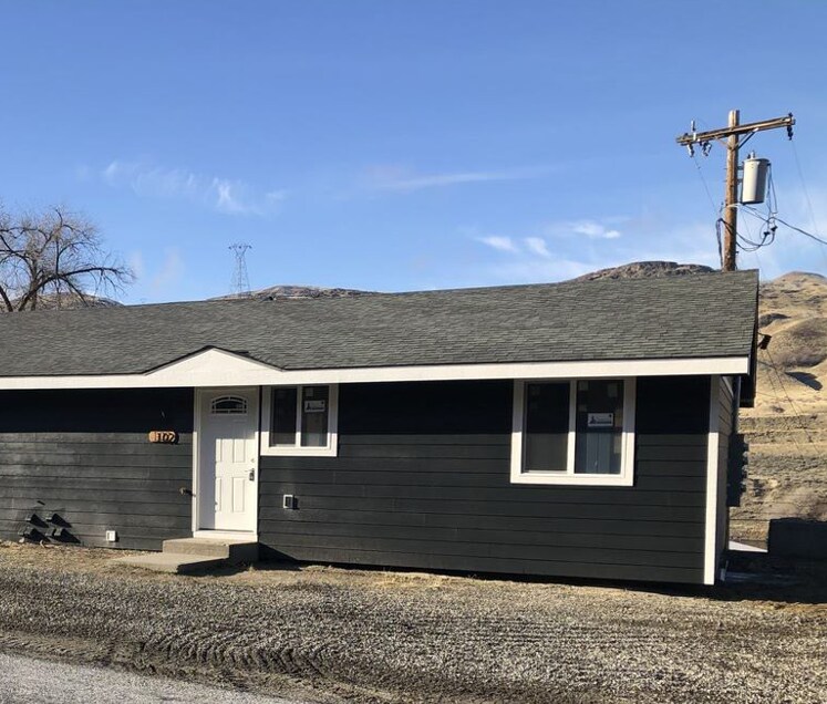 592 Elmer City Access Rd in Coulee Dam, WA - Foto de edificio