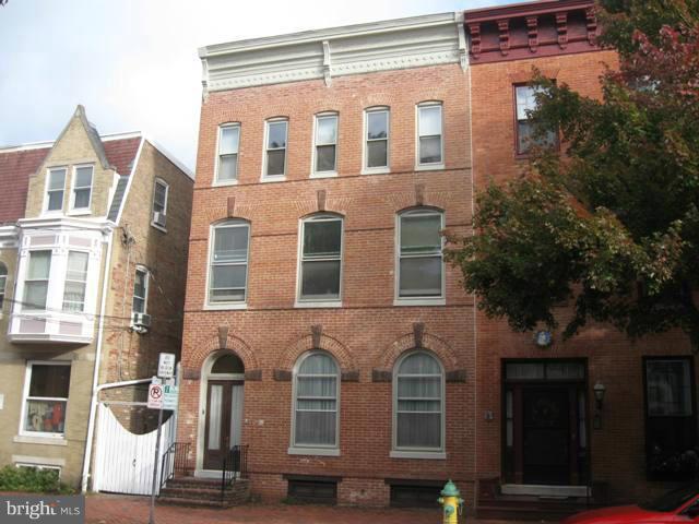 17 E 2nd St in Frederick, MD - Building Photo