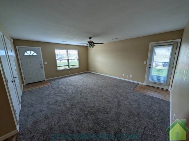 800 Fall Meadow Ln in Belton, MO - Building Photo - Building Photo