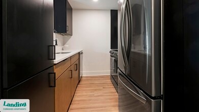 1550 Clarendon Blvd, Unit 304 in Arlington, VA - Foto de edificio - Building Photo