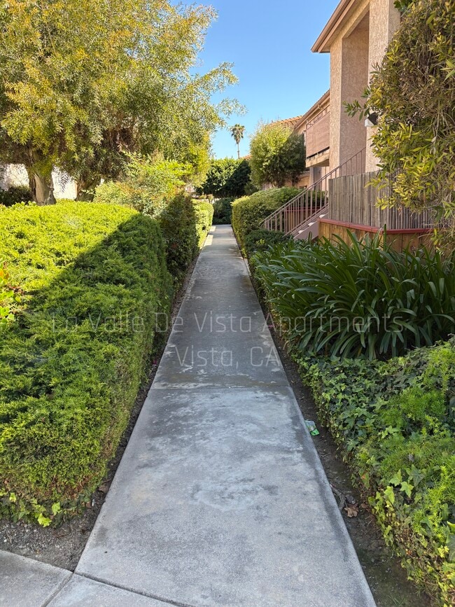 La Valle De Vista in Vista, CA - Building Photo - Building Photo