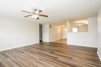 10610 Crackling Dr in Indianapolis, IN - Foto de edificio - Building Photo