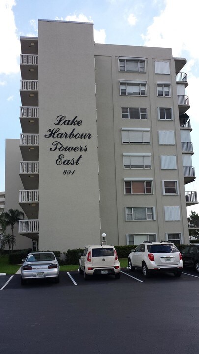 801 Lake Shore Dr-Unit -317 in Lake Park, FL - Building Photo