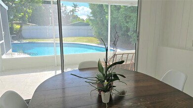 6550 SW 26th St in Miami, FL - Building Photo - Building Photo