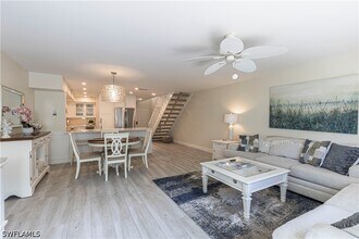 833 Meadowland Dr in Naples, FL - Foto de edificio - Building Photo