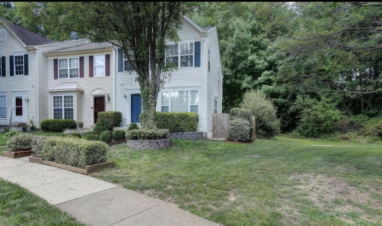 4823 Benecia Ln in Montclair, VA - Building Photo