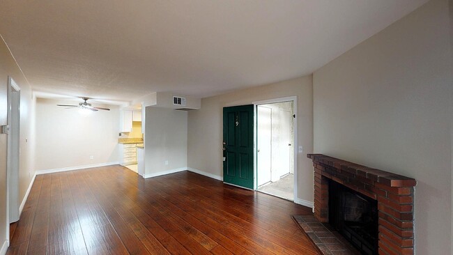 129 S Poplar Ave in Brea, CA - Foto de edificio - Building Photo