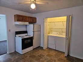 2124 W Jackson St, Unit 2124 back apt in Muncie, IN - Building Photo