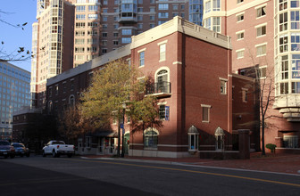Carlyle Towers in Alexandria, VA - Foto de edificio - Building Photo