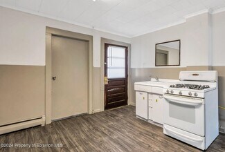 930 Sanderson St in Scranton, PA - Building Photo - Building Photo