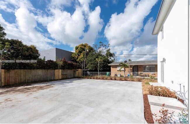 10386 SW 173rd St in Miami, FL - Building Photo - Building Photo