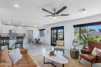 1218 E Clarendon Ave in Phoenix, AZ - Building Photo - Building Photo