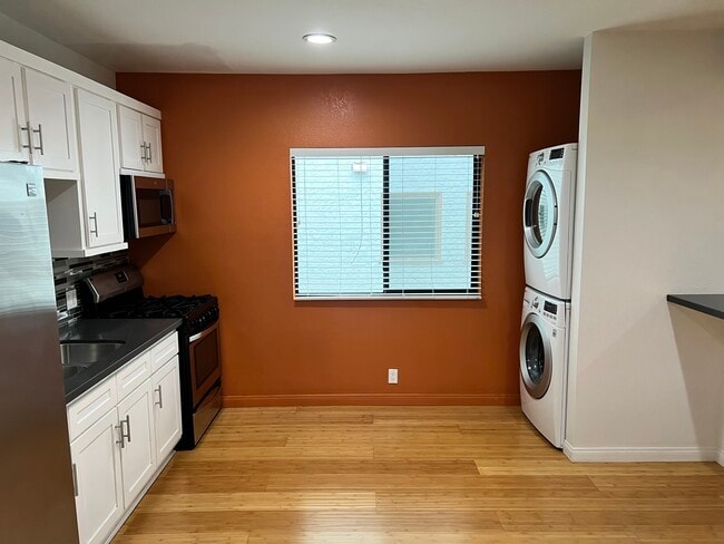 453 S Chicago St, Unit 453 1/2 in Los Angeles, CA - Building Photo - Building Photo