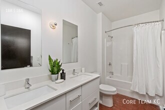 1180 E 30th St-Unit -311 in Kansas City, MO - Building Photo - Building Photo