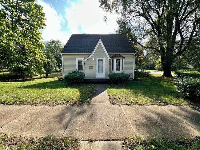 400 Charles St in Waterloo, IA - Building Photo - Building Photo