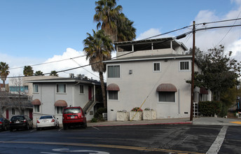 Golden Bay Apartments in San Diego, CA - Foto de edificio - Building Photo