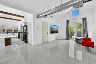 394 SE 5th Ave in Delray Beach, FL - Building Photo - Building Photo