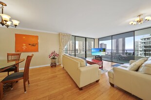 1910 Ala Moana Blvd, Unit 18A in Honolulu, HI - Building Photo