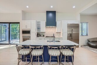5285 Mt Vernon Pkwy NW in Atlanta, GA - Building Photo - Building Photo