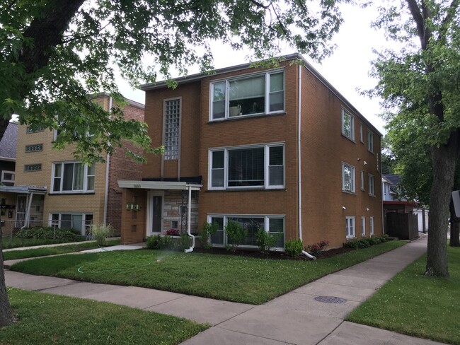 7660 Adams St, Unit 1 in Forest Park, IL - Foto de edificio - Building Photo