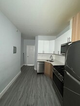 44 Storms Ave, Unit 3R in Jersey City, NJ - Building Photo - Building Photo