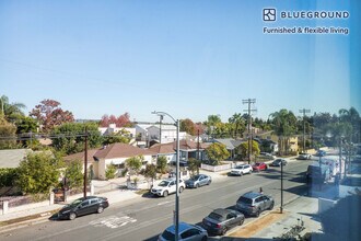 4133 Redwood Ave, Unit FL2-ID974 in Los Angeles, CA - Building Photo - Building Photo