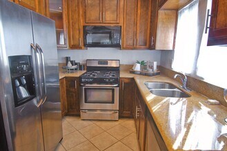 826 Michigan Ave in Santa Monica, CA - Building Photo - Building Photo