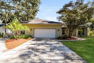 336 Stanley Bell Dr in Mount Dora, FL - Building Photo
