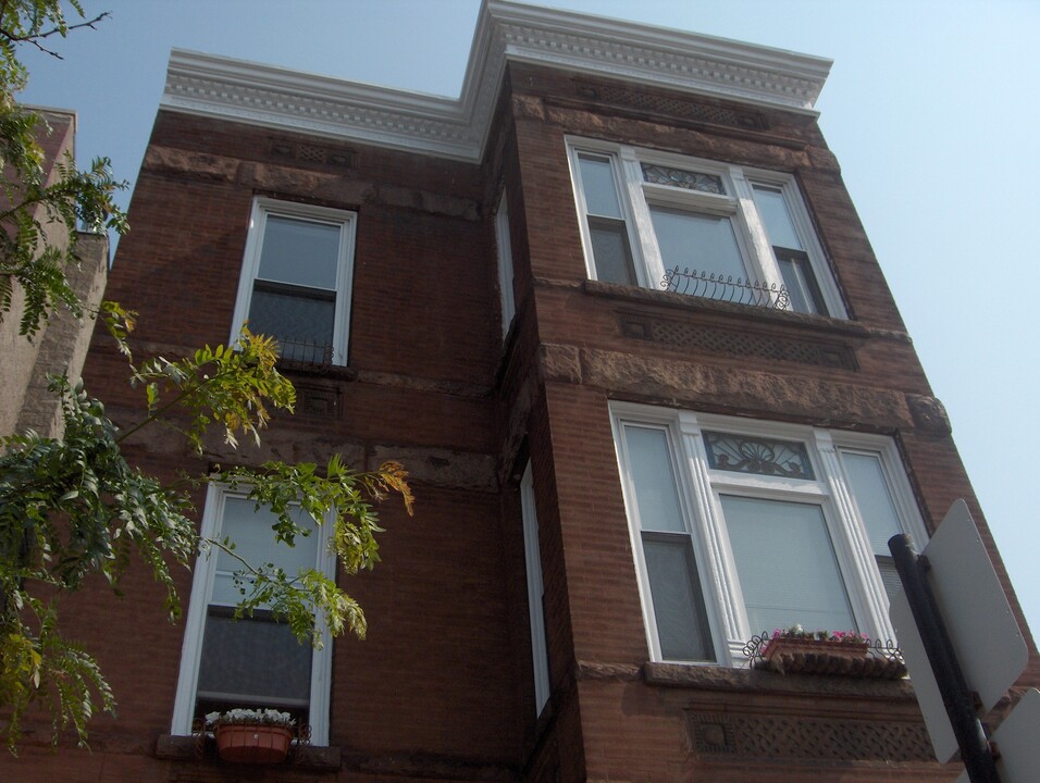 1808 W Armitage Ave, Unit 1st floor in Chicago, IL - Foto de edificio