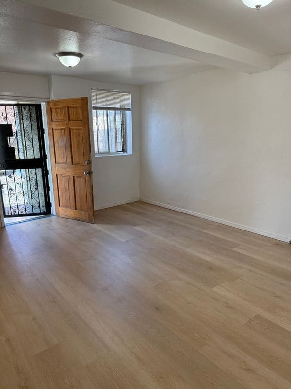 1124 E 40th Pl in Los Angeles, CA - Building Photo - Building Photo