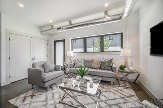 560-562 Cleveland St in Chelsea, MI - Building Photo - Building Photo