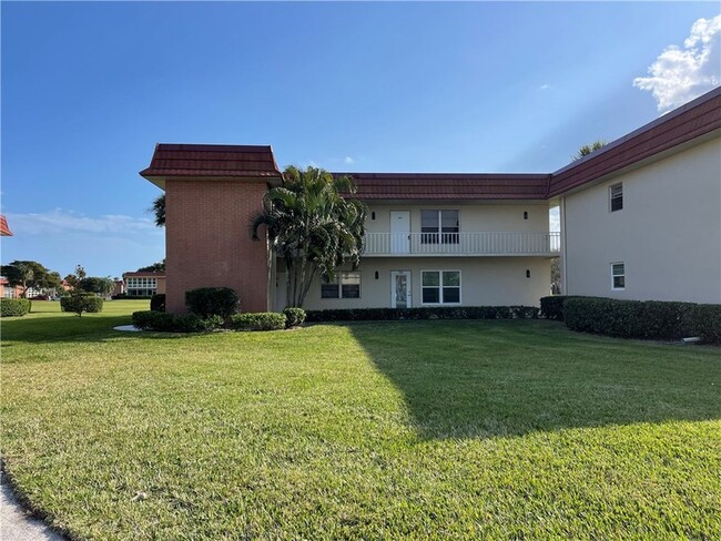 93 Spring Lake Dr, Unit 106 in Vero Beach, FL - Building Photo - Building Photo