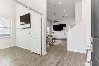 7808 Glover Dr in Austin, TX - Building Photo - Building Photo