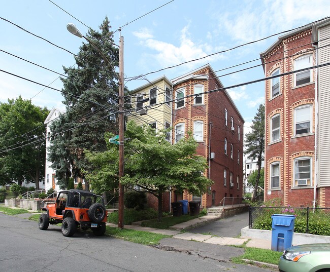 31 Lyman St in New Britain, CT - Building Photo - Building Photo