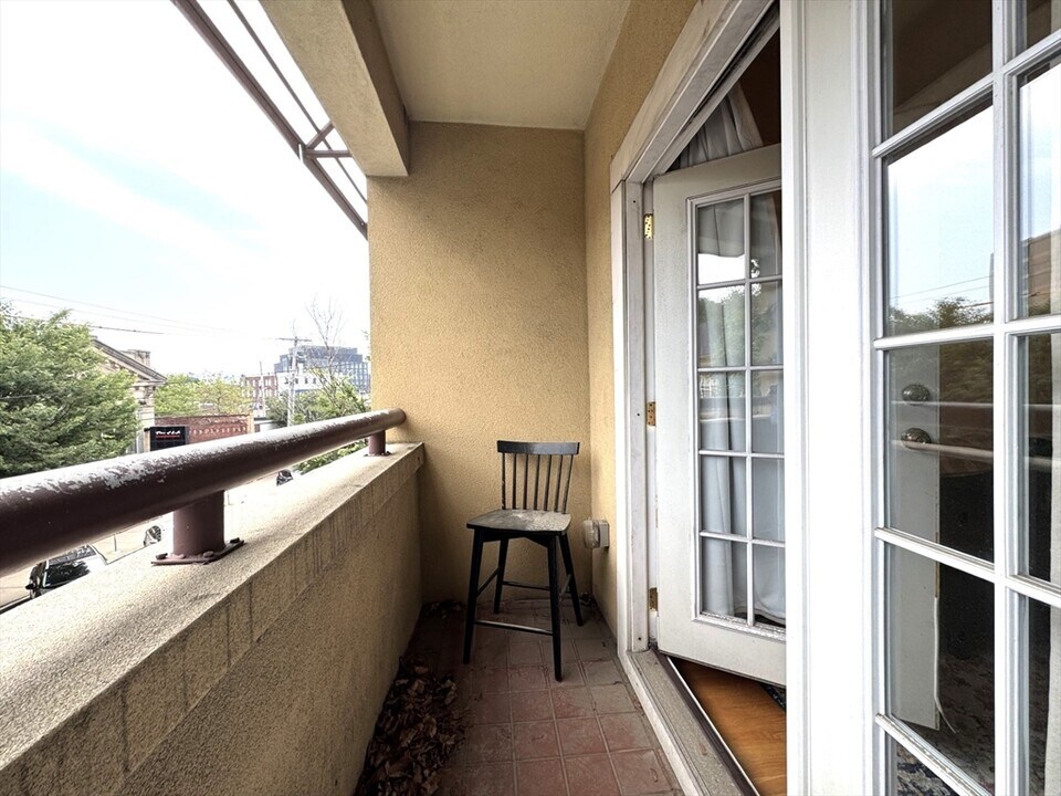 22 Bow St in Somerville, MA - Building Photo